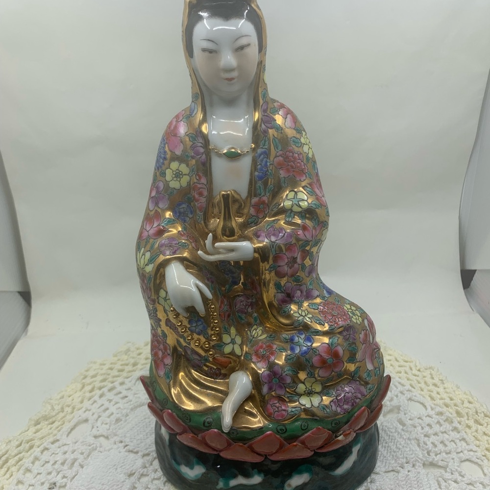 Chinese Guanyin Kwan-yin Statue Porcelain Sitting On Lotus Figurine Zen